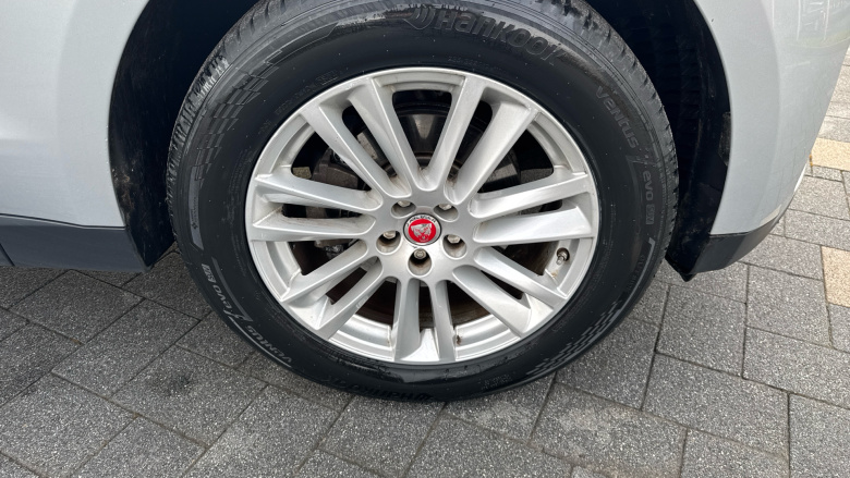 Jaguar F-Pace 2.0d Portfolio 5dr Auto AWD Diesel Estate